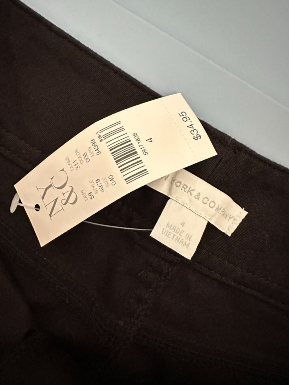 NWT New York & Company black flat front shorts sz 4 - Picture 2 of 3